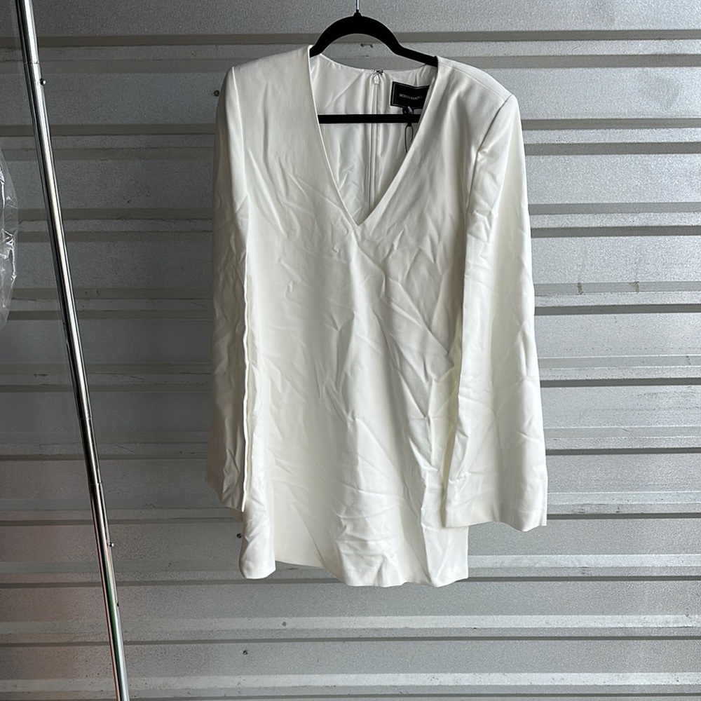 Elegant White V-Neck Dress